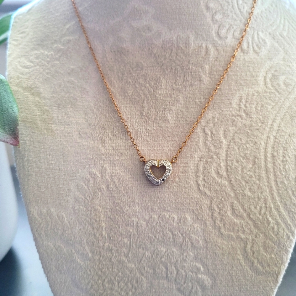 925 8" (gold tone?) necklace with sterling silver faux stones bed.